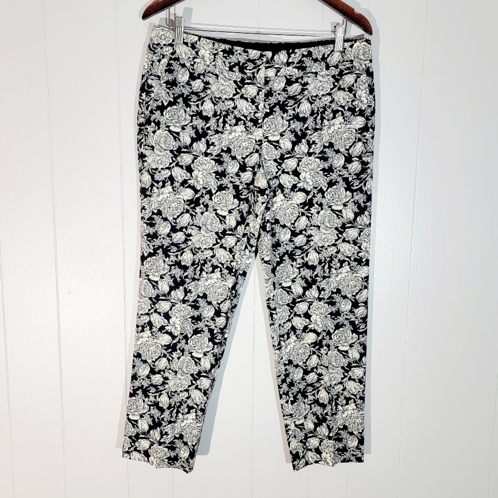 Ann Taylor Cambridge Crop Navy Blue and Cream Pants Size 6